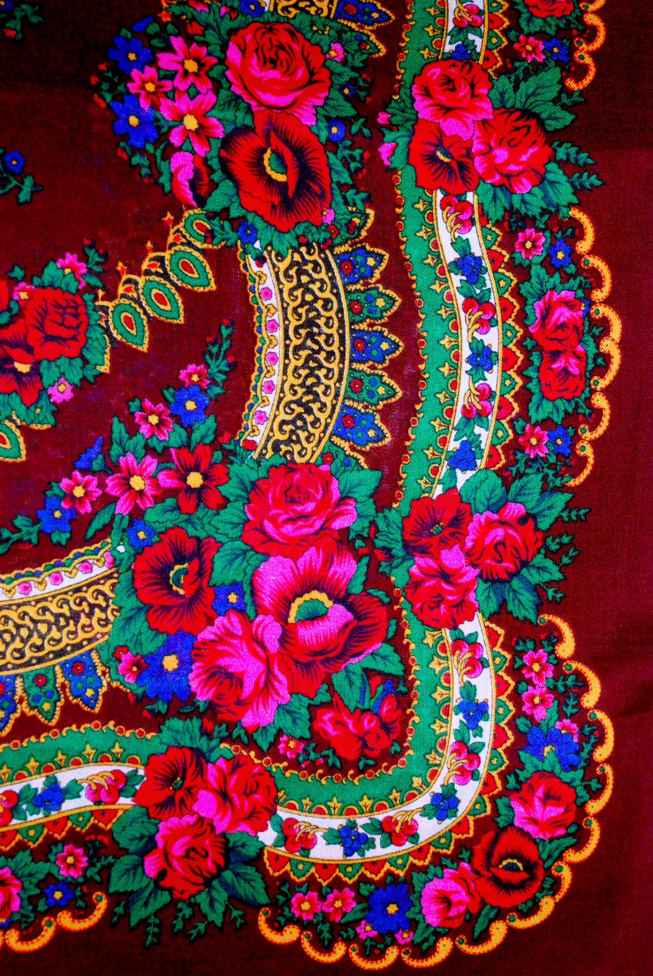 Ukrainian shawl "Hustka". Maroon. Small